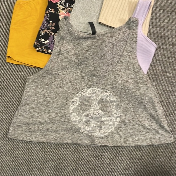 Bundle of 6 Crop Tops - Picture 14 of 16